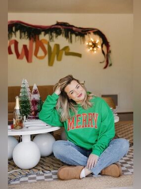 Kelly Green "MERRY" Graphic Crewneck Sweatshirt